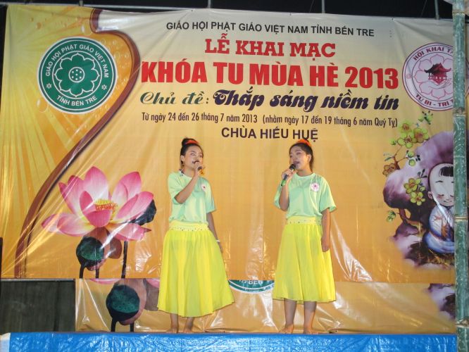 Bến Tre: Sôi động đêm thi thời trang, văn nghệ tại khóa tu “Thắp sáng niềm tin”
