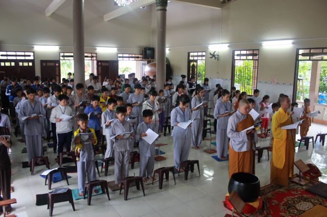 Long An: Bài học đầu tiên khi người Phật tử đến chùa tại khóa tu “Sống và Khát Vọng”