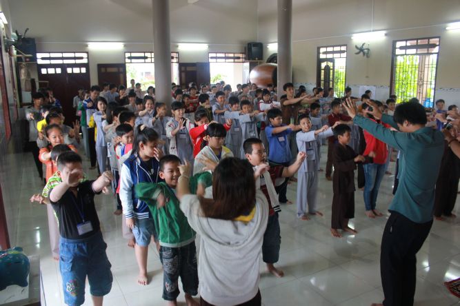 Long An: Bài học đầu tiên khi người Phật tử đến chùa tại khóa tu “Sống và Khát Vọng”