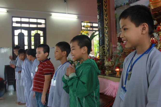 Long An: Bài học đầu tiên khi người Phật tử đến chùa tại khóa tu “Sống và Khát Vọng”