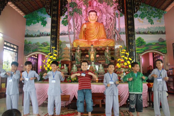 Long An: Bài học đầu tiên khi người Phật tử đến chùa tại khóa tu “Sống và Khát Vọng”