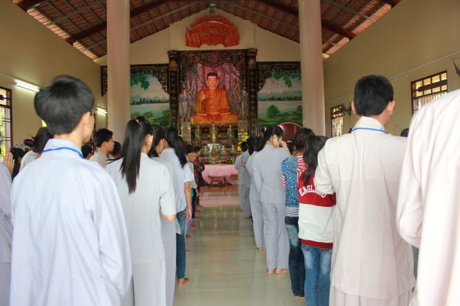 Long An: Bài học đầu tiên khi người Phật tử đến chùa tại khóa tu “Sống và Khát Vọng”