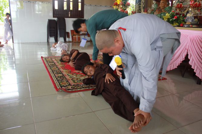 Long An: Bài học đầu tiên khi người Phật tử đến chùa tại khóa tu “Sống và Khát Vọng”
