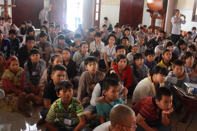 Long An: Bài học đầu tiên khi người Phật tử đến chùa tại khóa tu “Sống và Khát Vọng”