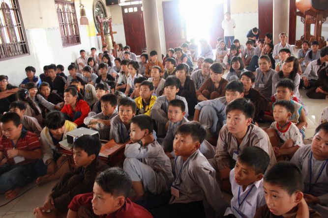 Long An: Bài học đầu tiên khi người Phật tử đến chùa tại khóa tu “Sống và Khát Vọng”