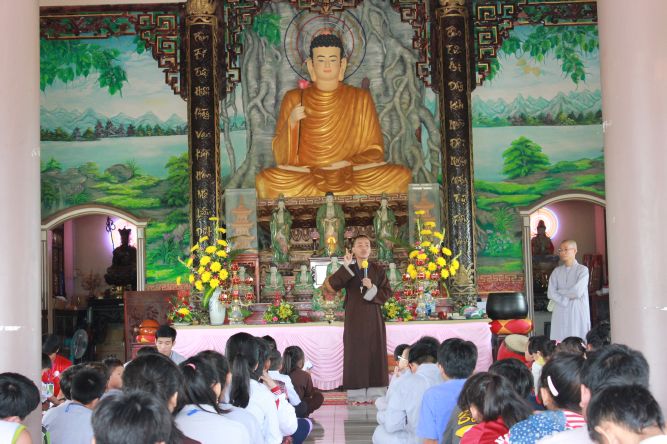 Long An: Bài học đầu tiên khi người Phật tử đến chùa tại khóa tu “Sống và Khát Vọng”