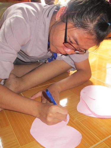 Bến Tre: Cánh thư gửi mẹ tại khóa tu “Thắp sáng niềm tin”