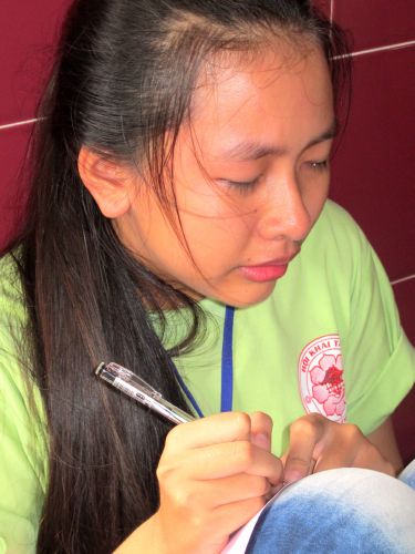 Bến Tre: Cánh thư gửi mẹ tại khóa tu “Thắp sáng niềm tin”