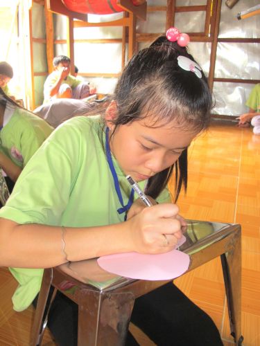 Bến Tre: Cánh thư gửi mẹ tại khóa tu “Thắp sáng niềm tin”