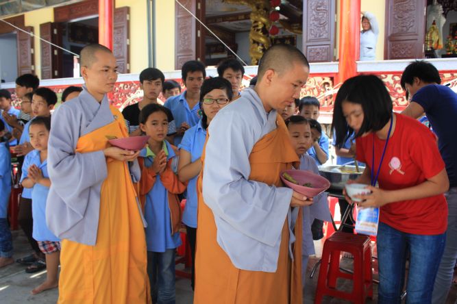 Khánh Hòa: Chùm ảnh Phiên chợ quê hương tại khóa tu “Ơn nghĩa sinh thành”