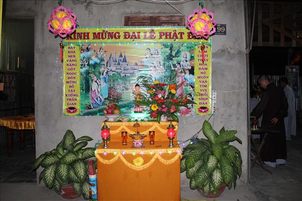 Chư Tăng Chùa Khánh Ninh viếng thăm và chúc phúc Phật tử thiết lễ đài Phật Đản tại Tư gia