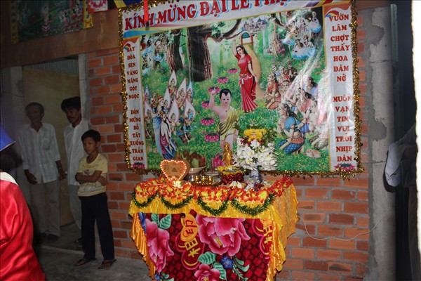 Chư Tăng Chùa Khánh Ninh viếng thăm và chúc phúc Phật tử thiết lễ đài Phật Đản tại Tư gia