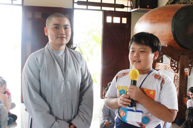 Long An: Talkshow “Những nhân vật đáng kính trong cuộc đời” tại khóa tu “Sống và Khát Vọng”