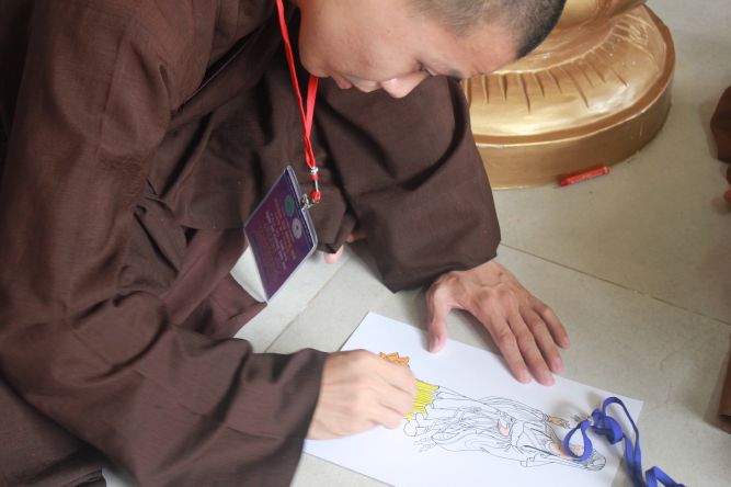 Tiền Giang: Tô tranh và viết lời kinh Phật tại khóa tu “Vươn tới những vước mơ”