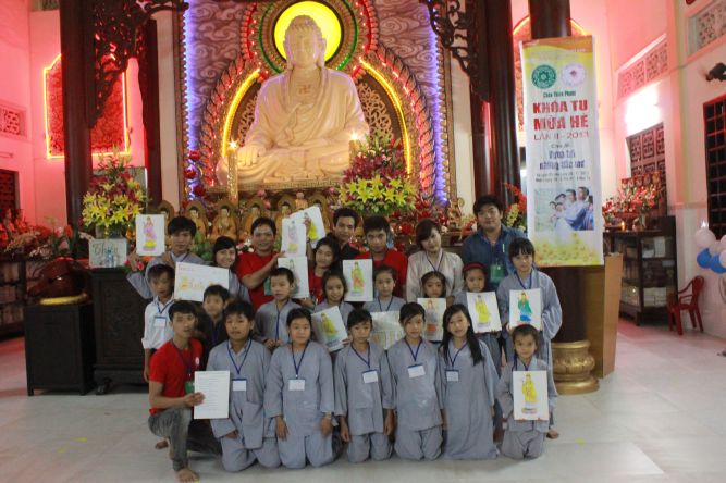 Tiền Giang: Đêm biểu diễn thời trang và văn nghệ tại khóa tu “Vươn tới những ước mơ”