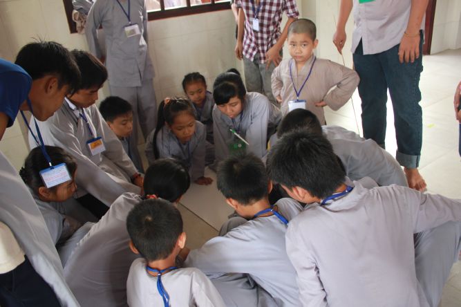 Tiền Giang: Cuộc thi tự họa về gia đình yêu thương tại khóa tu “Vươn tới những ước mơ”