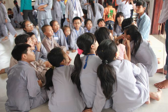 Tiền Giang: Cuộc thi tự họa về gia đình yêu thương tại khóa tu “Vươn tới những ước mơ”