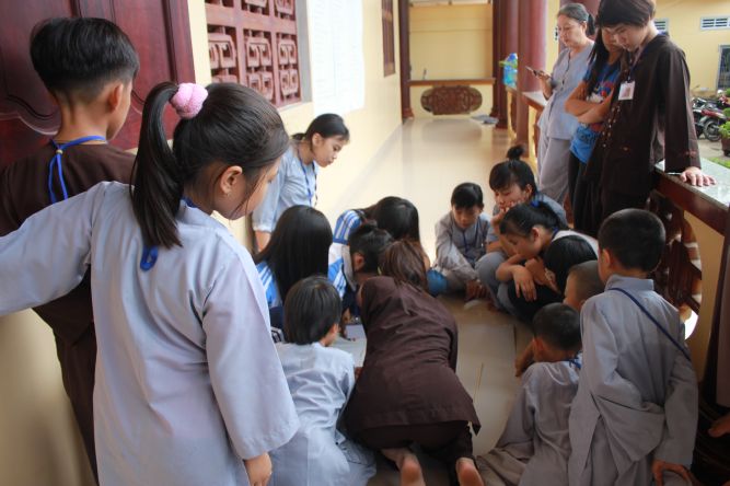 Tiền Giang: Cuộc thi tự họa về gia đình yêu thương tại khóa tu “Vươn tới những ước mơ”