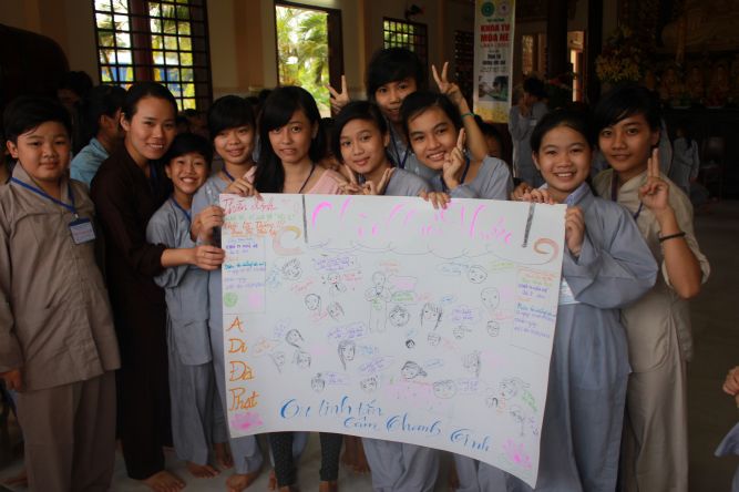 Tiền Giang: Cuộc thi tự họa về gia đình yêu thương tại khóa tu “Vươn tới những ước mơ”