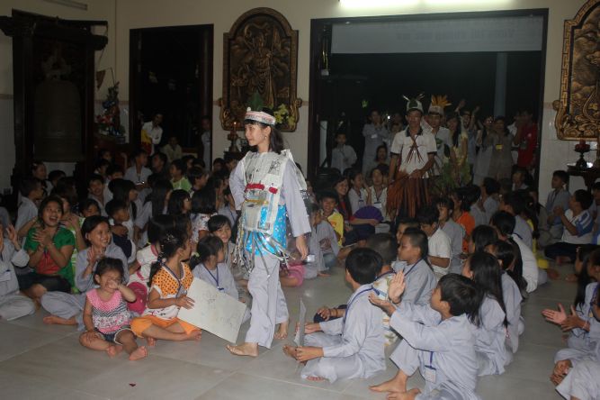 Tiền Giang: Đêm biểu diễn thời trang và văn nghệ tại khóa tu “Vươn tới những ước mơ”
