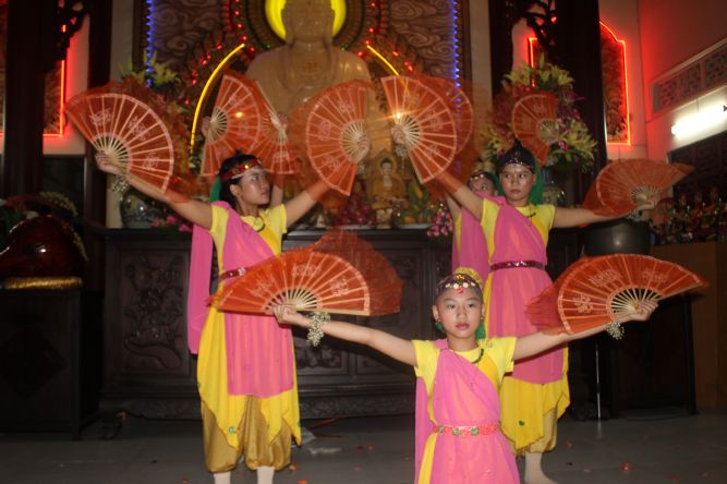 Tiền Giang: Đêm biểu diễn thời trang và văn nghệ tại khóa tu “Vươn tới những ước mơ”