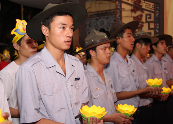TP.HCM: Thắp sáng 7 đón hoa sen khổng lồ đón mừng Đại Lễ Phật Đản