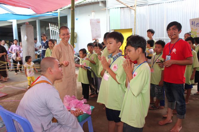 Bến Tre: Chùm ảnh hành trình về nguồn tại khóa tu “Thắp sáng niềm tin”