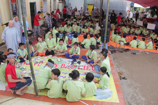 Bến Tre: Chùm ảnh hành trình về nguồn tại khóa tu “Thắp sáng niềm tin”