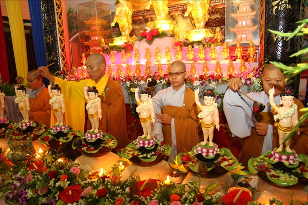 Ngày Thứ 1 Khóa Tu Mùa Đản Sinh, Chủ Đề : “ Phật Về”