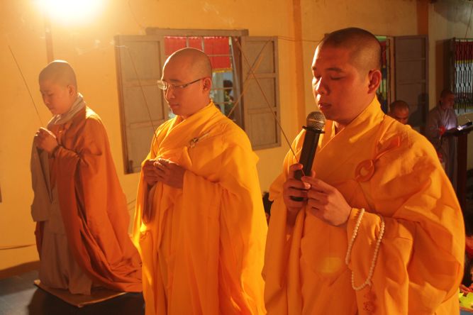 Bến Tre: Đốt đèn trời thương nhớ về cha mẹ tại khóa tu “Thắp sáng niềm tin”