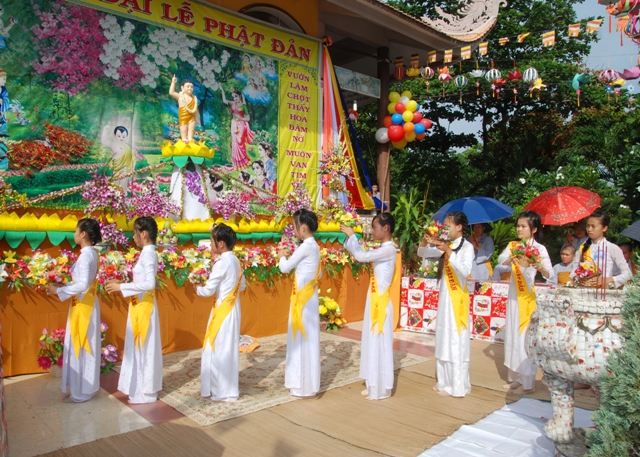 Long An: Lễ Phật đản tại chùa Tôn Vân