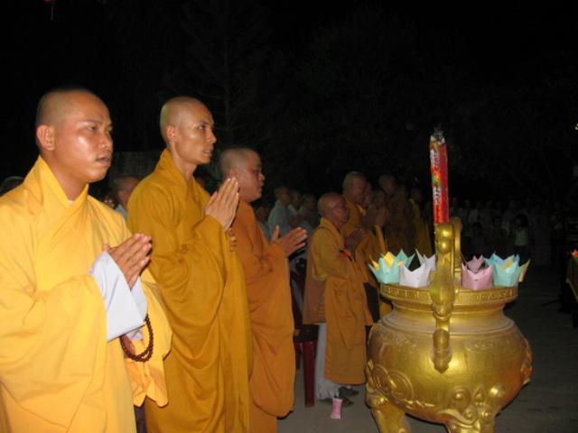 Thiêng liêng đêm tưởng niệm 50 năm Bồ tát Thích Quảng Đức tự thiêu