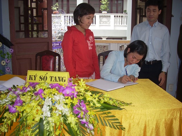 Chùm ảnh: Các đoàn viếng ĐLHT. Thích Từ Nhơn buổi chiều ngày thứ hai 27/4