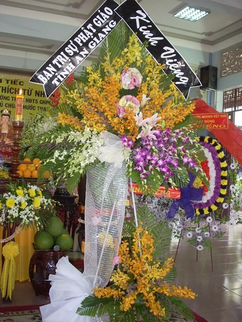 Chùm ảnh: Các đoàn viếng ĐLHT. Thích Từ Nhơn buổi chiều ngày thứ hai 27/4