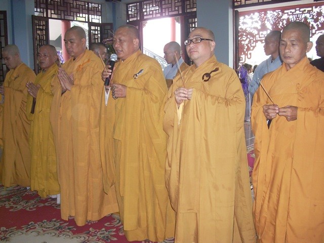 Chùm ảnh: Các đoàn viếng ĐLHT. Thích Từ Nhơn buổi chiều ngày thứ hai 27/4