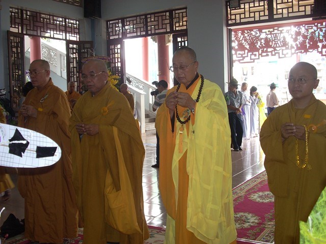 Chùm ảnh: Các đoàn viếng ĐLHT. Thích Từ Nhơn buổi chiều ngày thứ hai 27/4