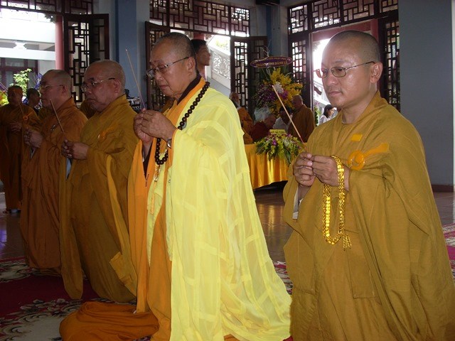 Chùm ảnh: Các đoàn viếng ĐLHT. Thích Từ Nhơn buổi chiều ngày thứ hai 27/4