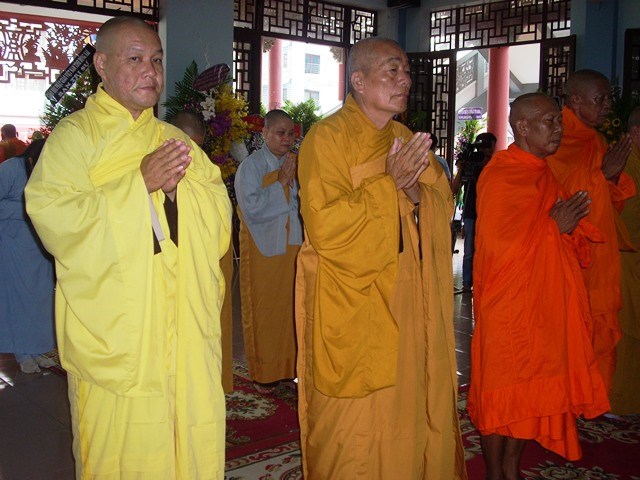 Chùm ảnh: Các đoàn viếng ĐLHT. Thích Từ Nhơn buổi chiều ngày thứ hai 27/4