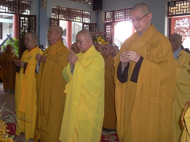 Chùm ảnh: Các đoàn viếng ĐLHT. Thích Từ Nhơn buổi chiều ngày thứ hai 27/4