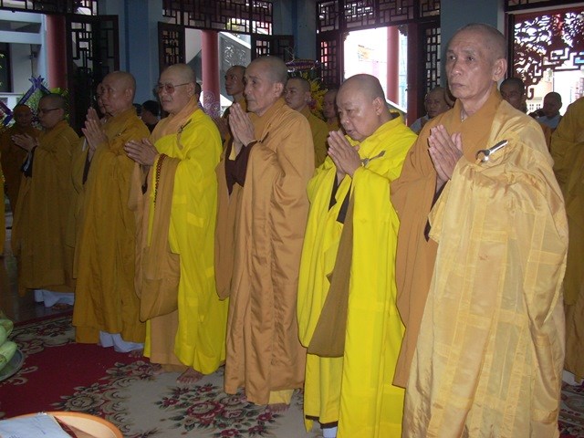 Chùm ảnh: Các đoàn viếng ĐLHT. Thích Từ Nhơn buổi chiều ngày thứ hai 27/4