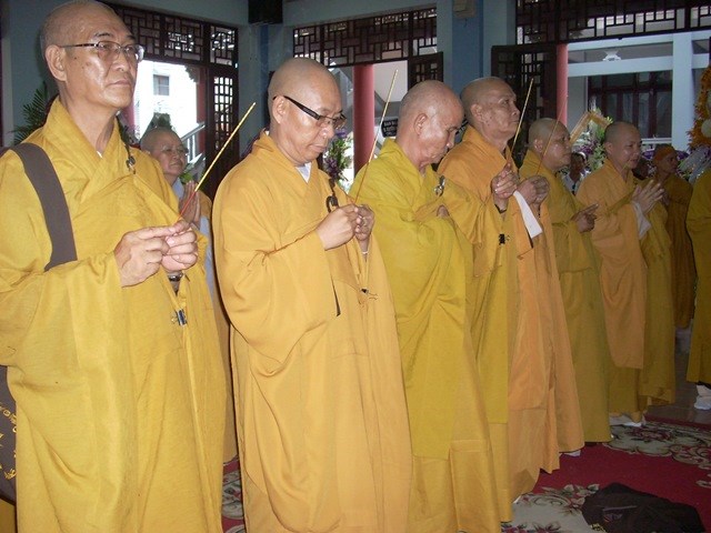 Chùm ảnh: Các đoàn viếng ĐLHT. Thích Từ Nhơn buổi chiều ngày thứ hai 27/4