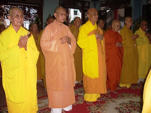 Chùm ảnh: Các đoàn viếng ĐLHT. Thích Từ Nhơn buổi chiều ngày thứ hai 27/4