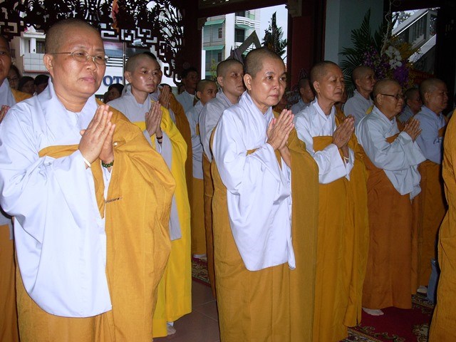 Chùm ảnh: Các đoàn viếng ĐLHT. Thích Từ Nhơn buổi chiều ngày thứ hai 27/4