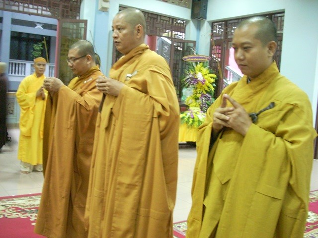 Chùm ảnh: Các đoàn viếng ĐLHT. Thích Từ Nhơn buổi chiều ngày thứ hai 27/4