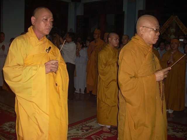 Chùm ảnh: Các đoàn viếng ĐLHT. Thích Từ Nhơn buổi chiều ngày thứ hai 27/4