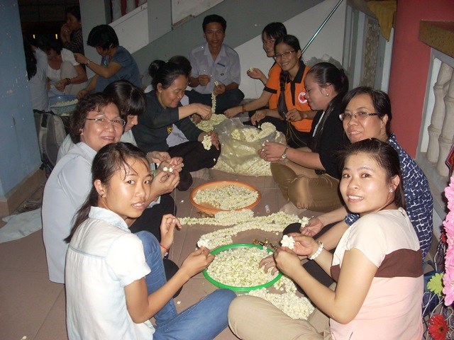 Chùm ảnh: Các đoàn viếng ĐLHT. Thích Từ Nhơn buổi chiều ngày thứ hai 27/4