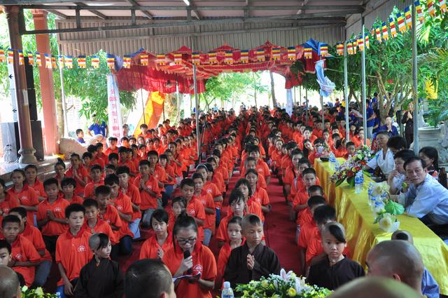 1000 thanh thiếu niên tham dự trại hè sinh hoạt Phật pháp tại Hà Tĩnh