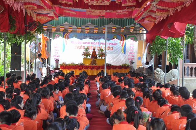 1000 thanh thiếu niên tham dự trại hè sinh hoạt Phật pháp tại Hà Tĩnh