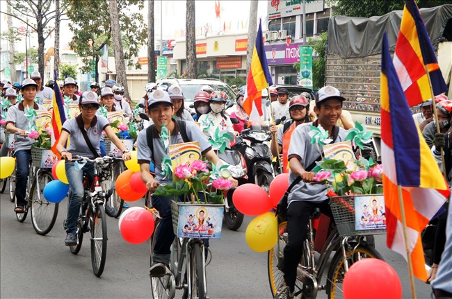 TP.HCM: Diễu hành xe đạp mừng Phật Đản