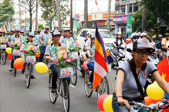 TP.HCM: Diễu hành xe đạp mừng Phật Đản